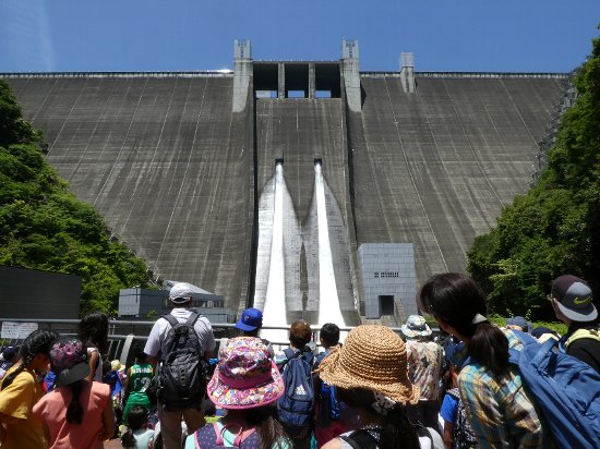 ダム 堤体正面の橋の上