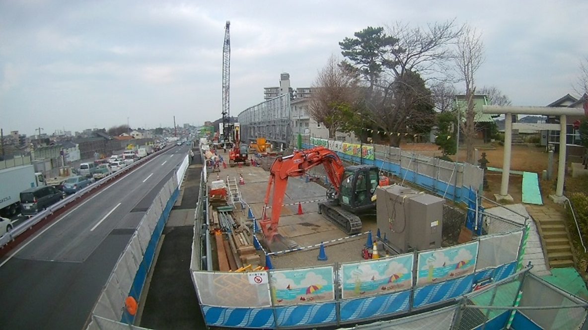 藤沢地区において、横浜湘南道路トンネルから地上に出てくる区間の改良工事を実施（H31.2時点）