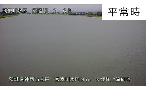 平常時_常陸川水門No.3堰柱上流向き