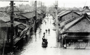 明治43年の水害の写真（千住付近）