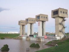 令和元年東日本台風時の岩淵水門の写真