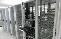 様々なデータ管理を行うサーバ群