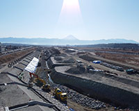 日本一の名峰を望みながらの川づくり