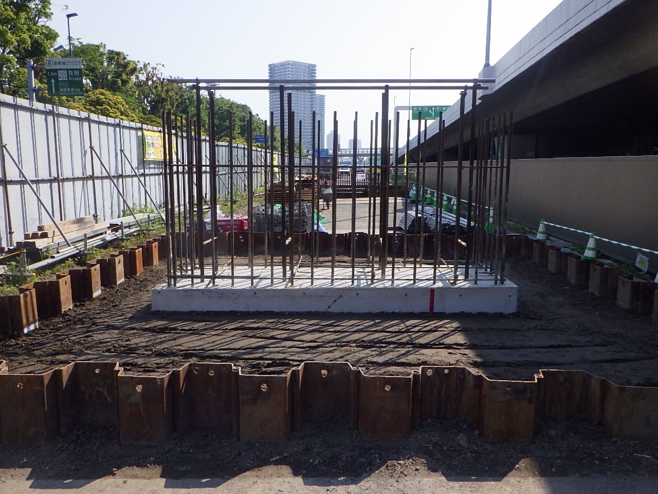 （２）YP2橋脚　柱コンクリート施工完了、埋戻し施工完了