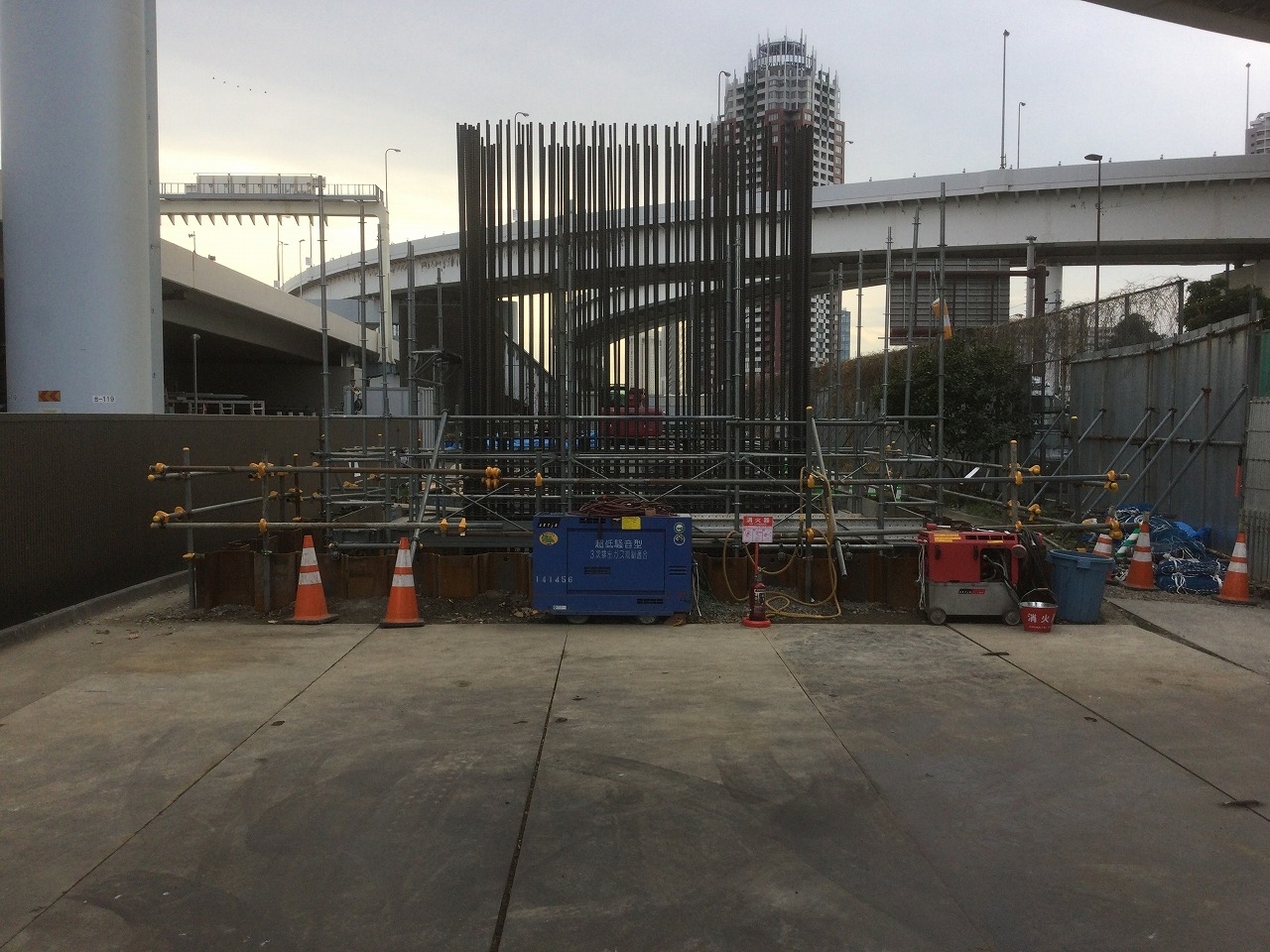 (１)YP12橋脚　底版コンクリート施工完了