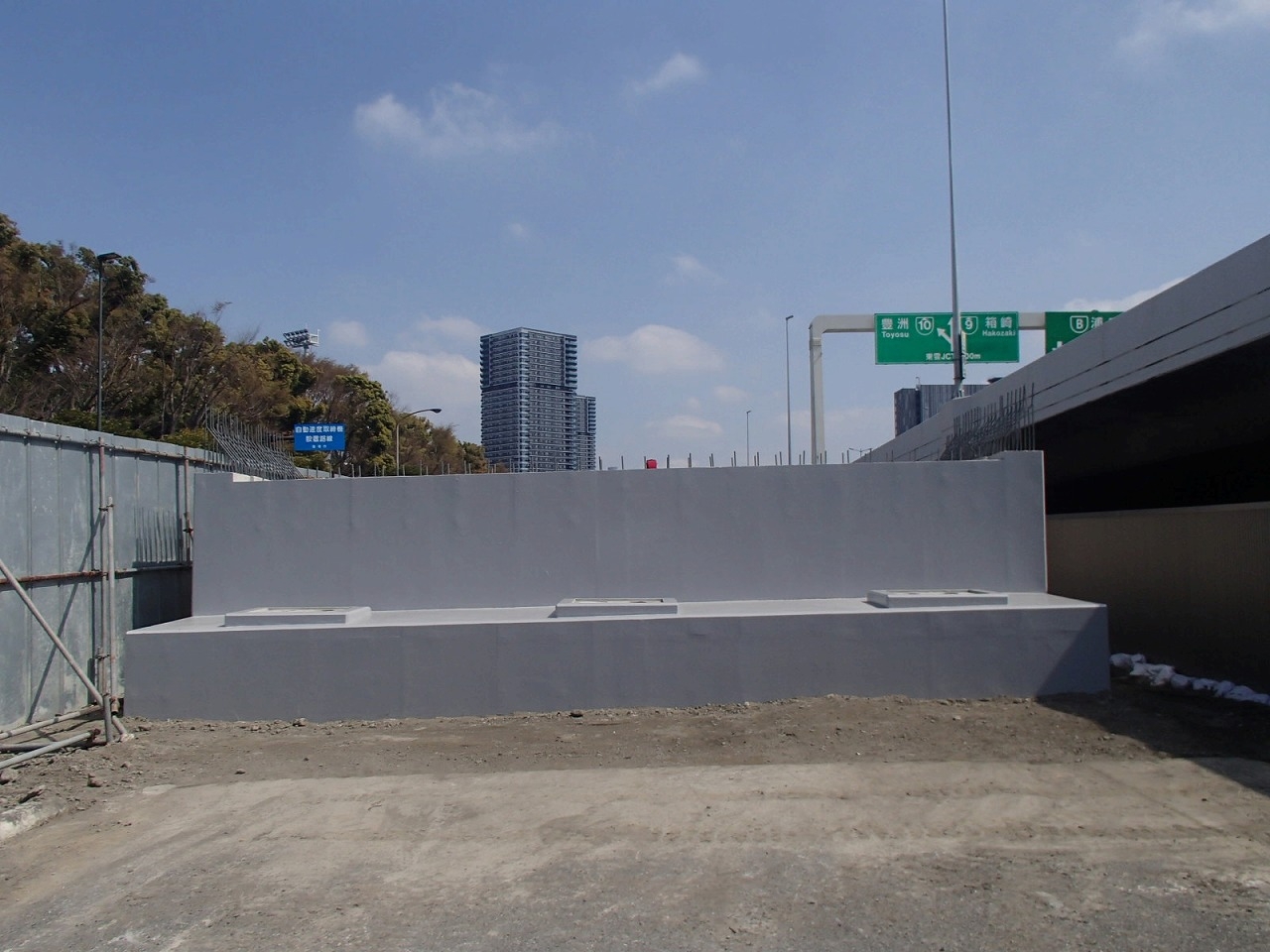 （４）YA1橋脚　橋台施工完了