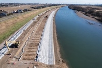 河川ブロックの作業風景