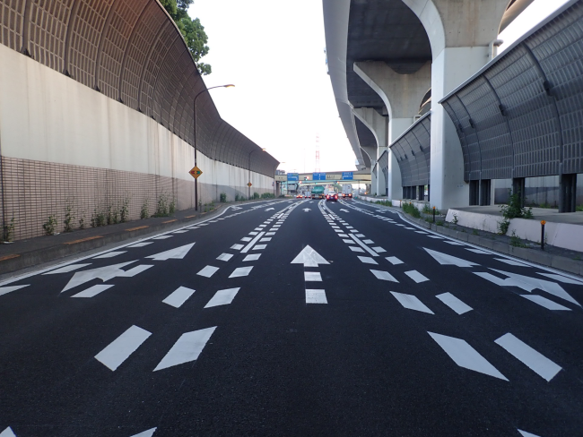 「路面標示（減速ドットライン）」