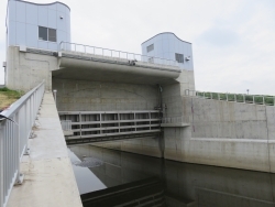 釈水水門全景