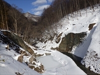 雪解けを待つ現場