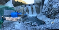 砂防堰堤と氷の世界