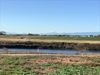 待機するグライダーと富士山