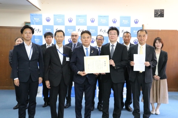 大洗市、ＵＲ都市機構、常陸河川国道事務所の集合写真
