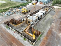 地中に巨大な秘密基地を製作中！！
