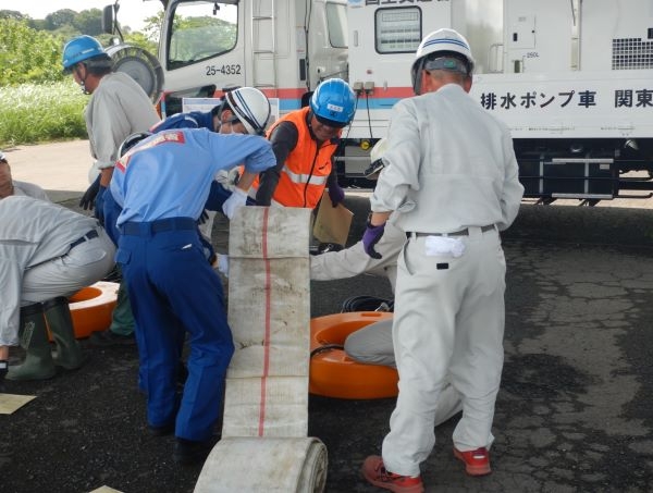 排水ポンプ車