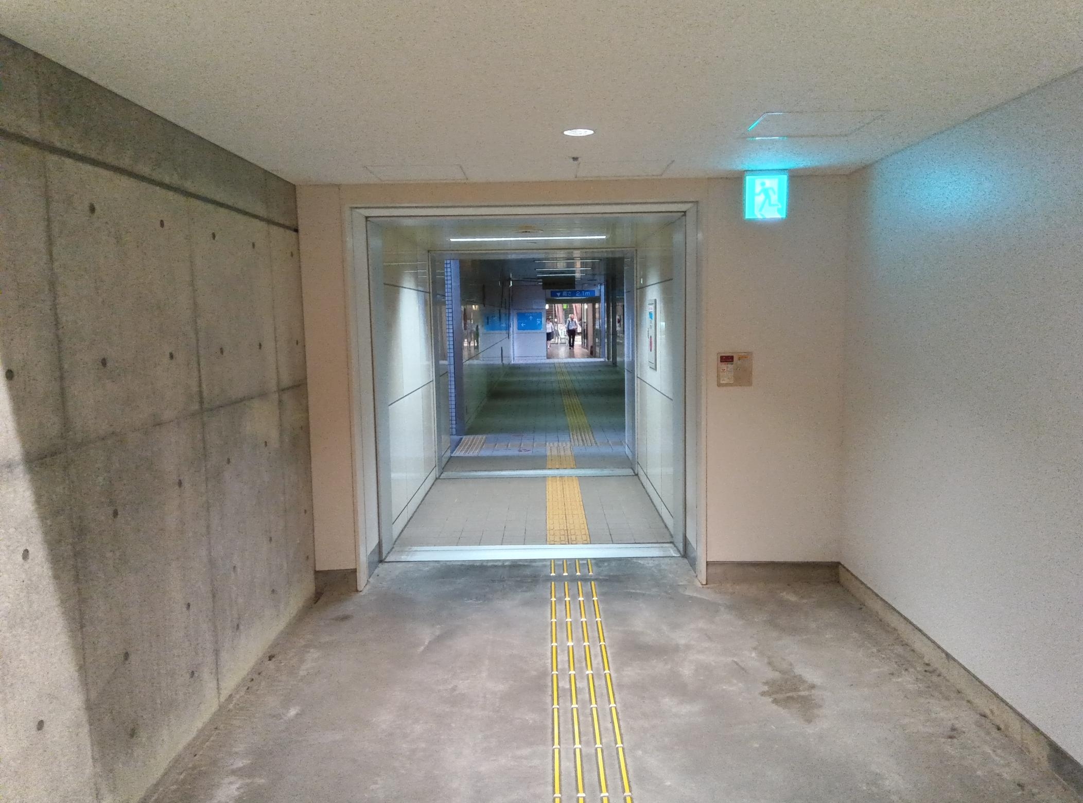 地下横断道　市民会館・水戸京成百貨店と接続