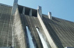 Sightseeing discharge from the high-level spillway for normal use