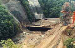 水坝上游二次截断工程的施工（1988年）