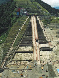 使用斜坡索车的RCD混凝土施工（1992年）